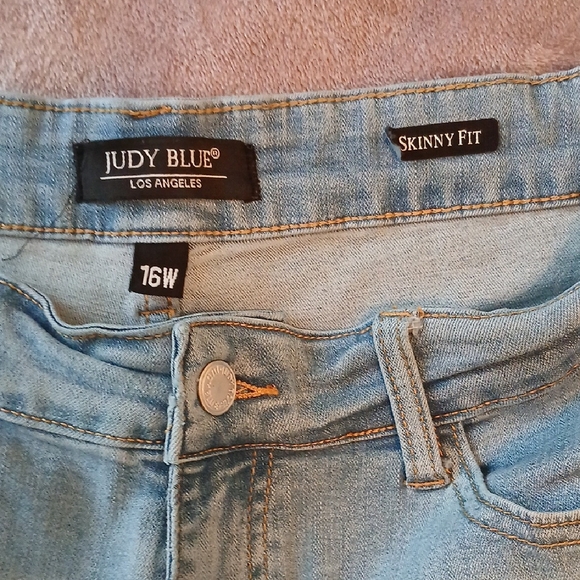 Judy Blue Ankle Cropped Blue Jeans - 16W - Picture 2 of 7